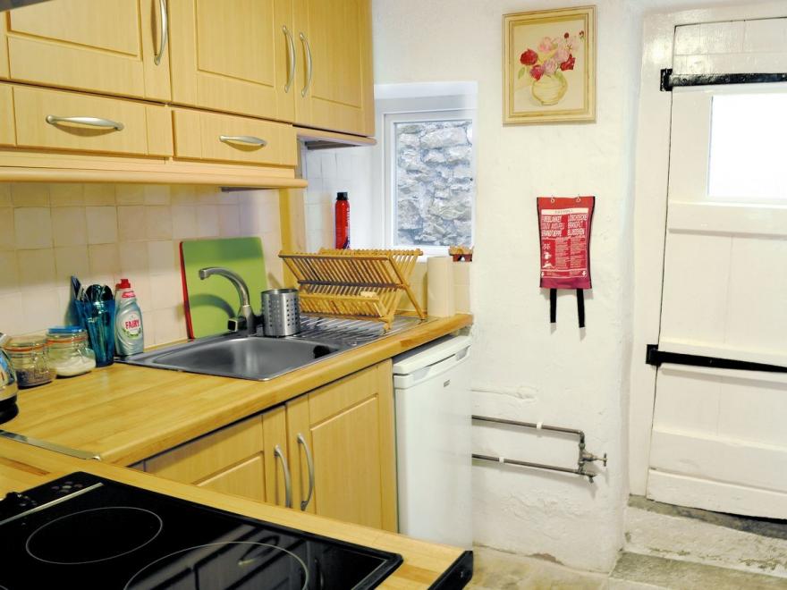 Flag Cottage - 28032