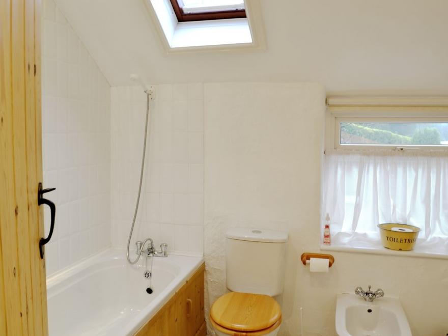 Flag Cottage - 28032