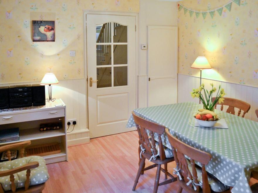 Molly's Cottage - 28250