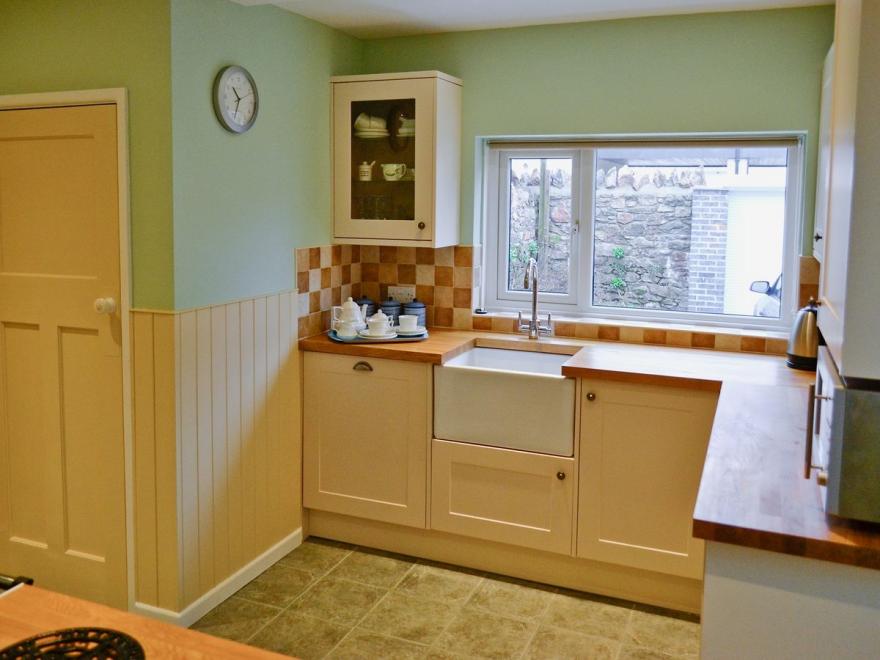 Molly's Cottage - 28250