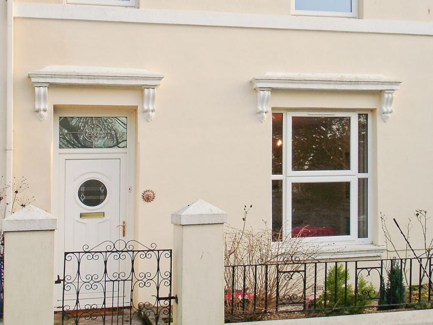 Molly's Cottage - 28250