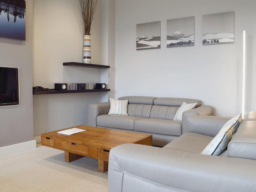 7 Ladstock Hall (Deluxe)