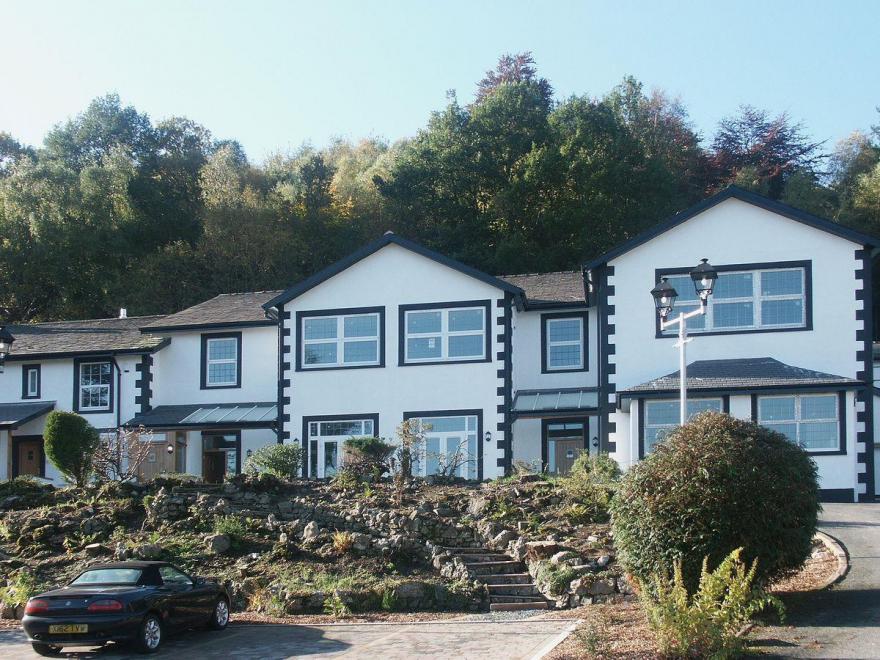 7 Ladstock Hall (Deluxe)