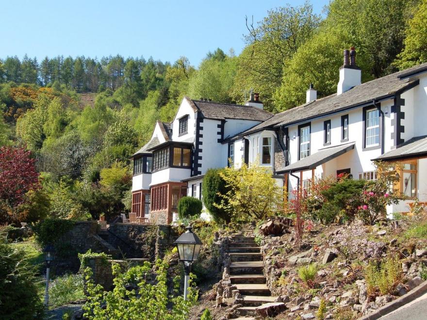 3 Ladstock Hall (Deluxe)