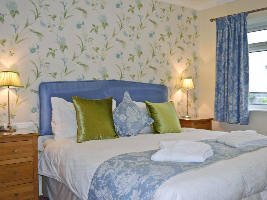 Oakvale - Autumn Leaves