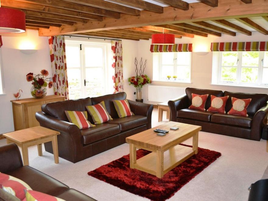 Edmond Castle - Lake View