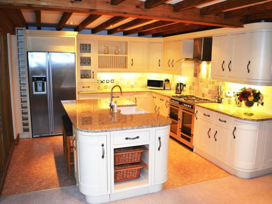 Edmond Castle - Lake View