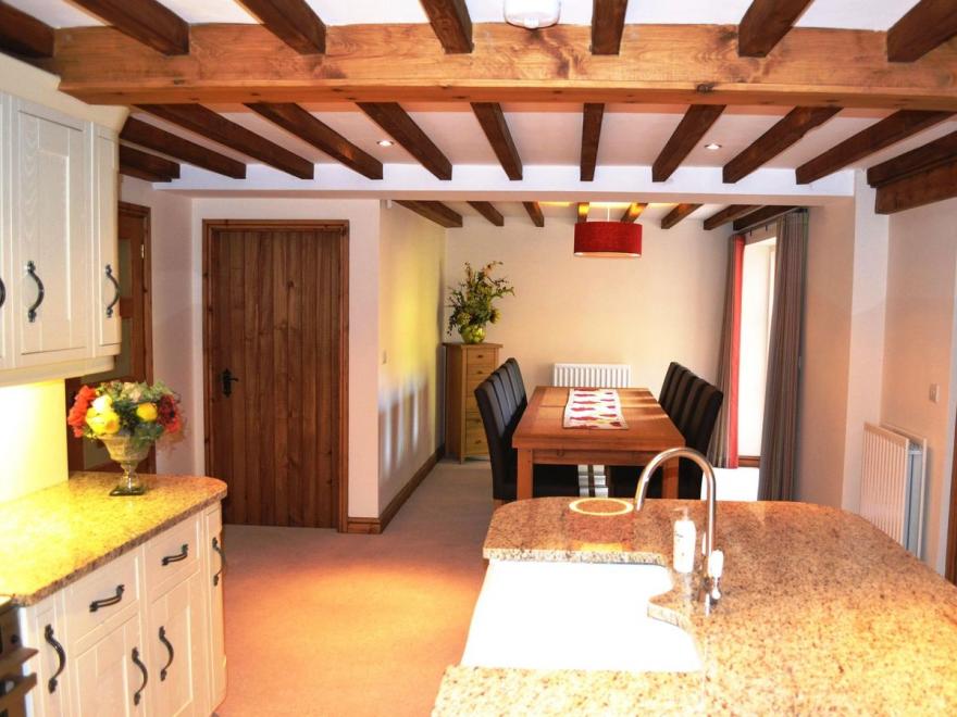 Edmond Castle - Lake View