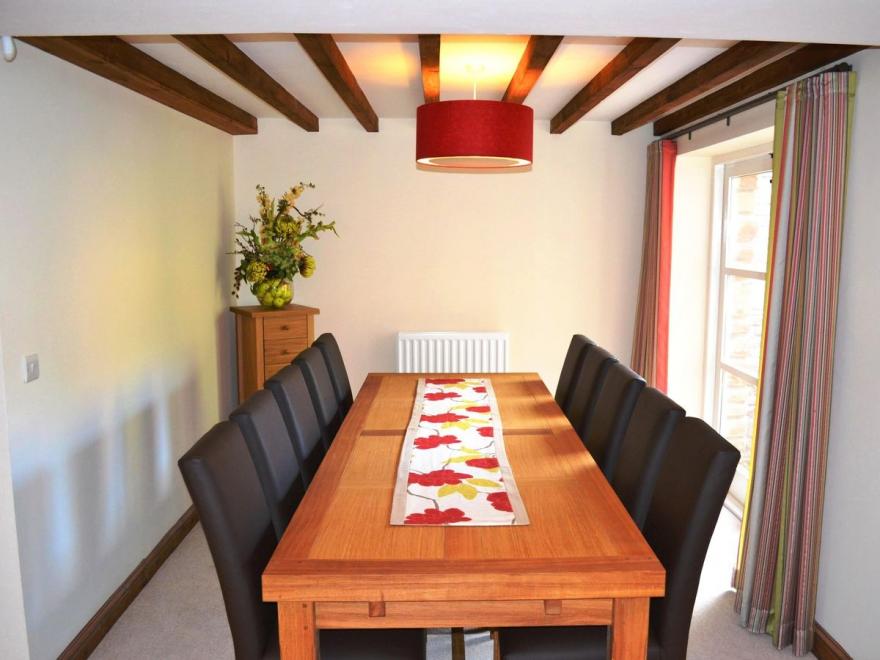 Edmond Castle - Lake View