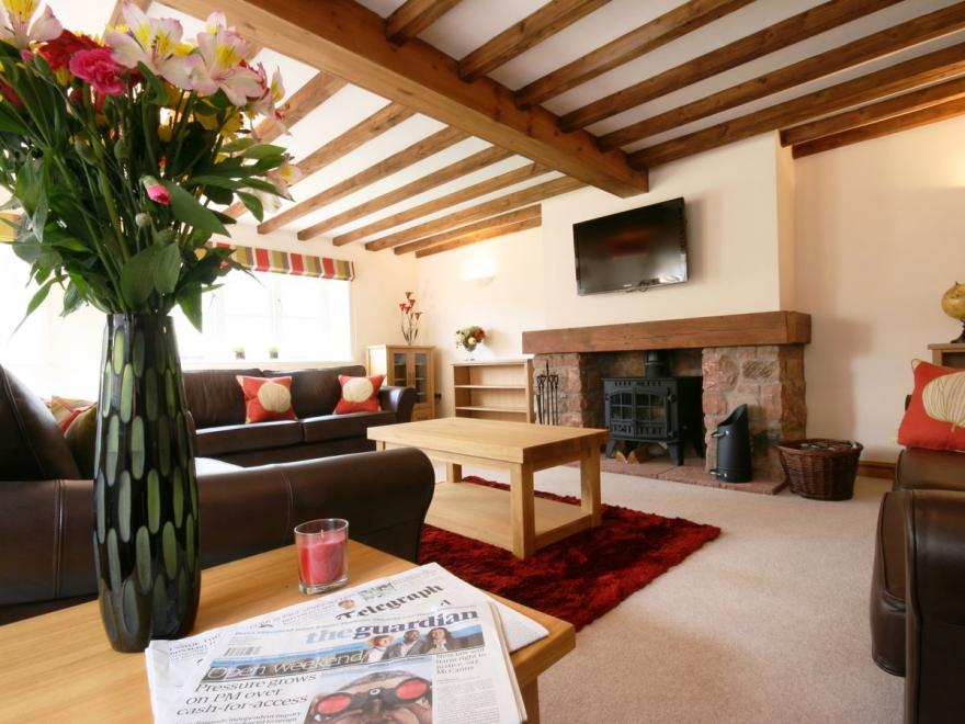 Edmond Castle - Lake View