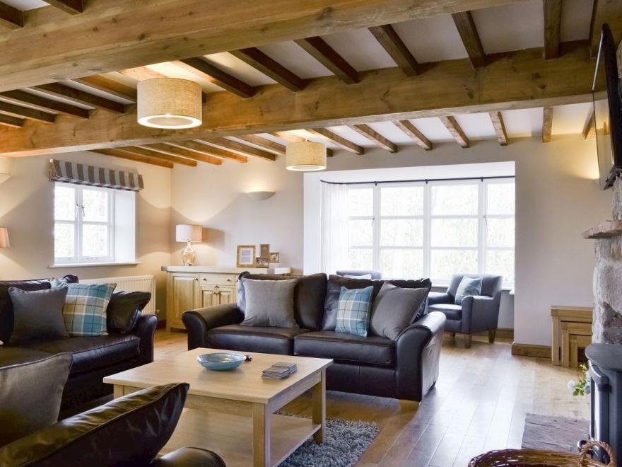 Edmond Castle - Lakeside