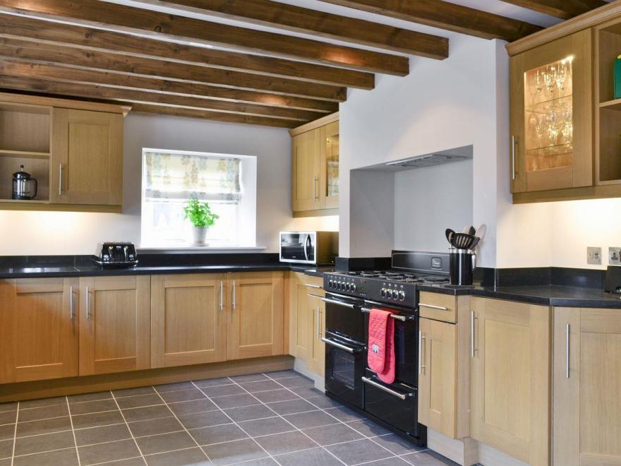 Edmond Castle - Lakeside