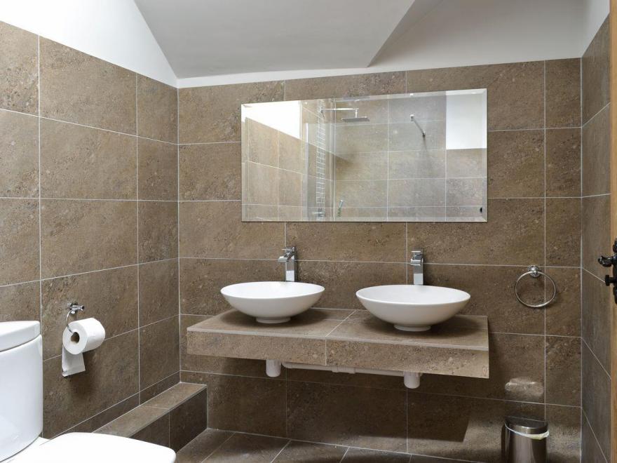 Edmond Castle - Lakeside