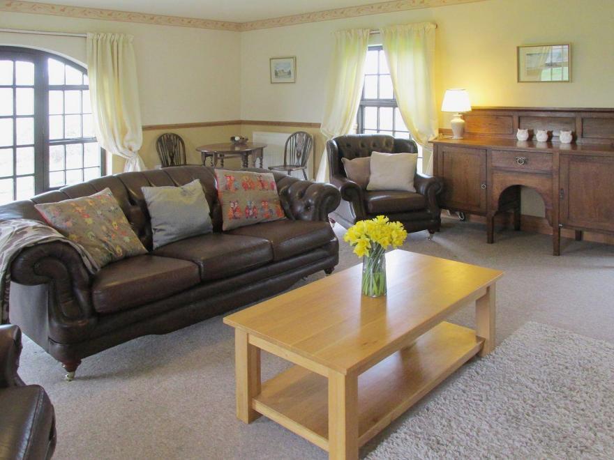 Owl Cottage High Weldon