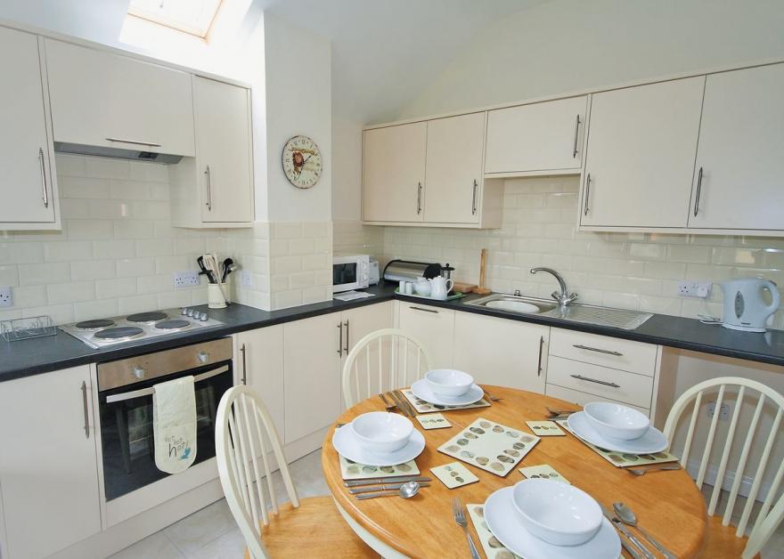 Clematis Cottage - E5096