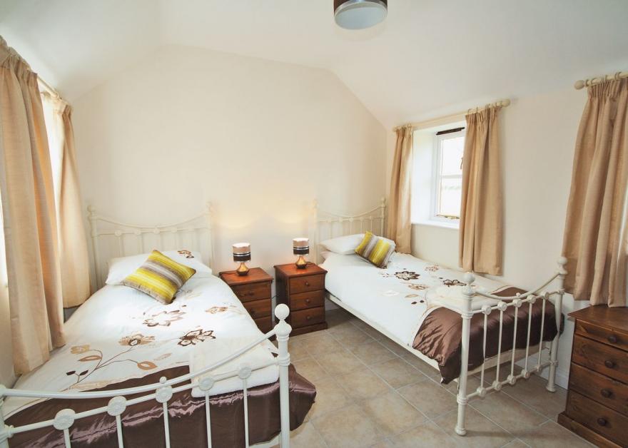 Clematis Cottage - E5096