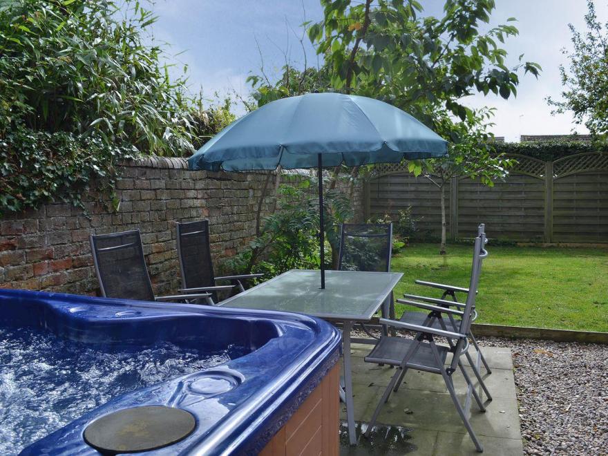 Wisteria Cottage - E5094