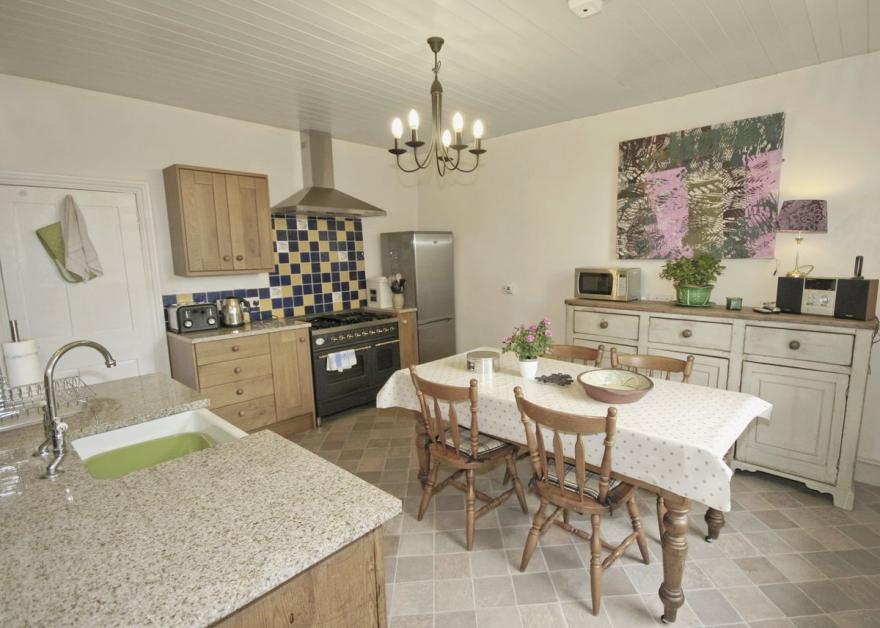 West View Cottage - E5386