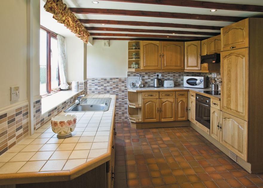 Little Manor Cottage - E3631