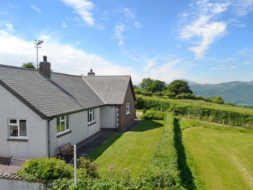 Pen Y Garth Llanddoged