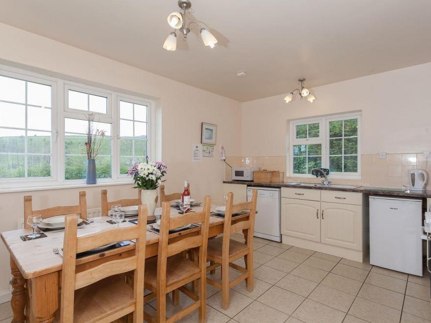 Ash Cottage  - 18984