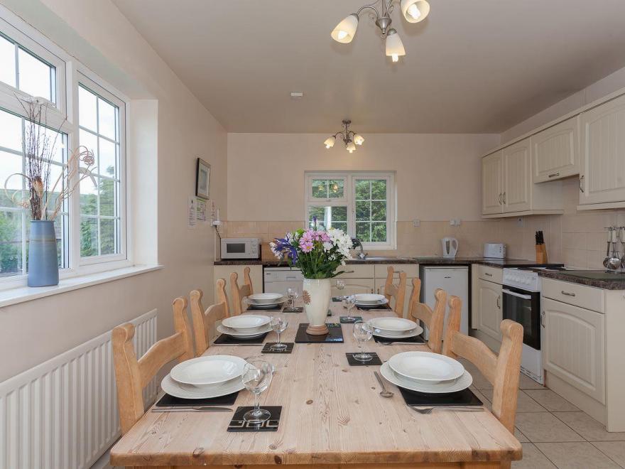 Ash Cottage  - 18984