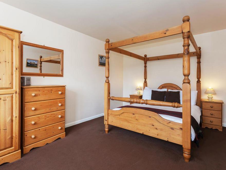 Ash Cottage  - 18984