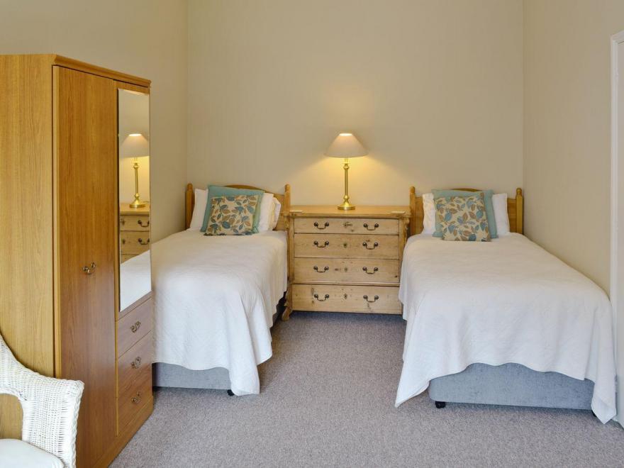 Huntsman's Cottage - DGJ