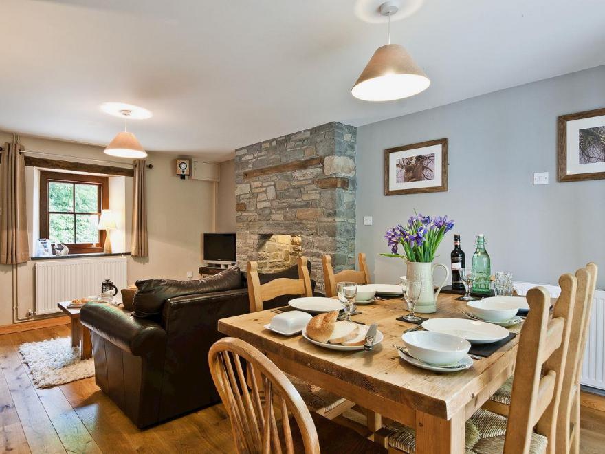 Three Horseshoes Cottage