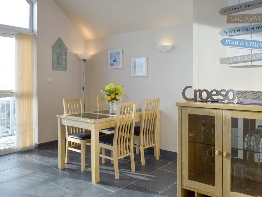 Pendine Hillside Apartment