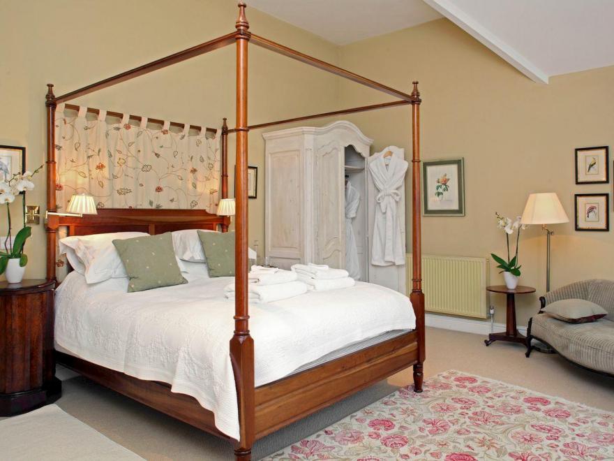 Weir House - UKC1149