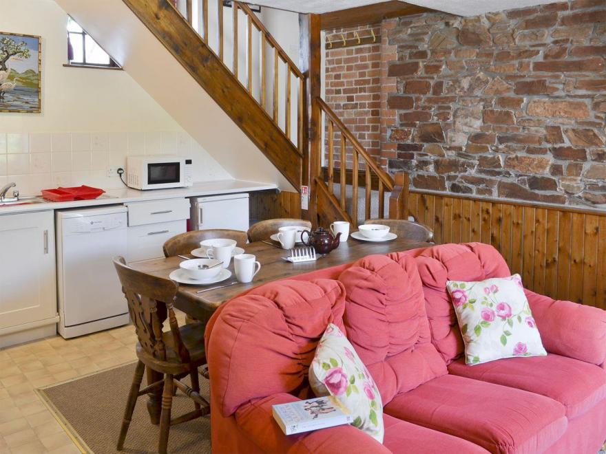 Old Nog Cottage-UKC2101