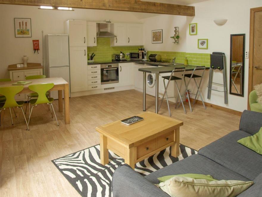 The Courtyard-UKC2188