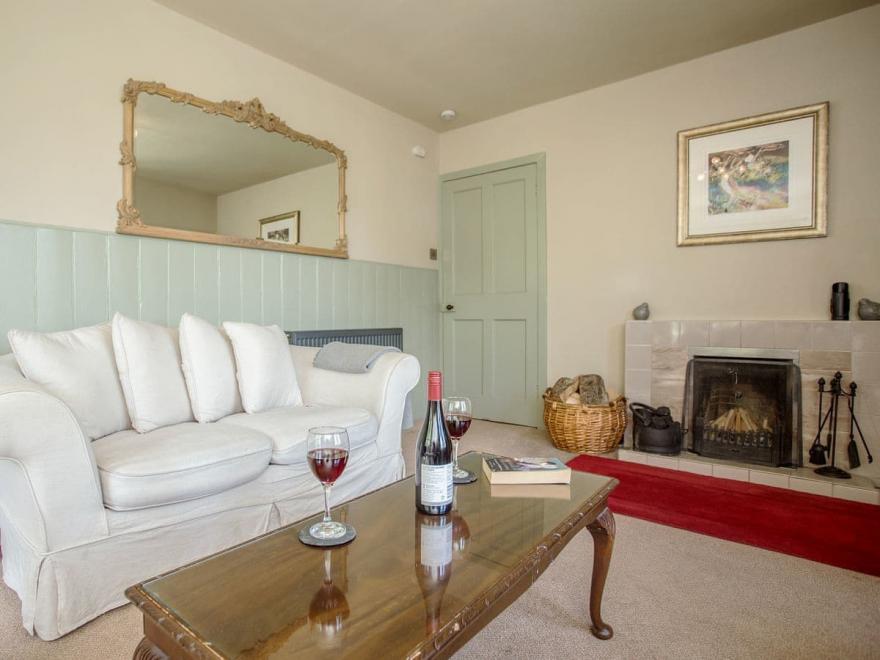 Avenue Cottage - UKC2428