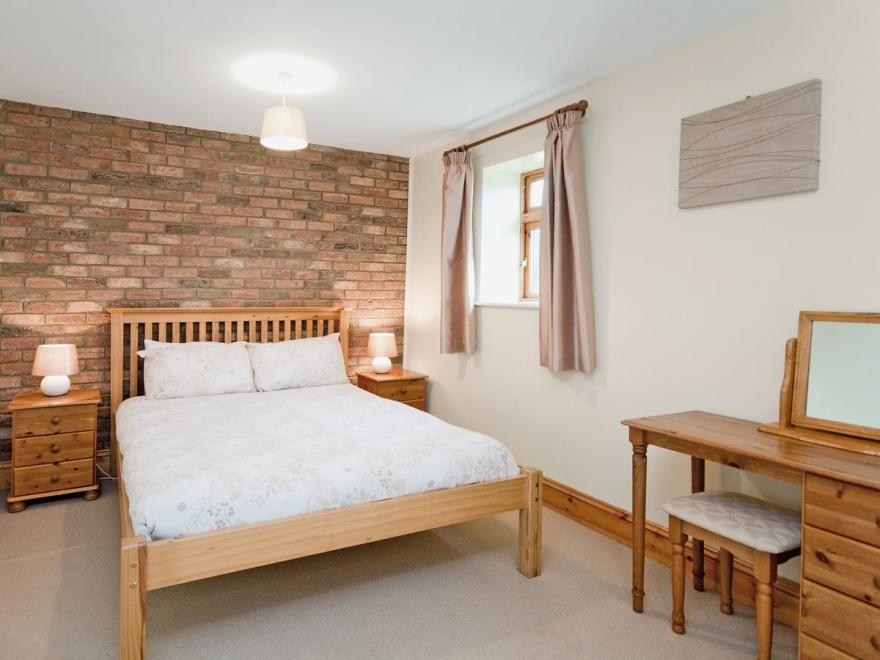 Close Cottage - W41944