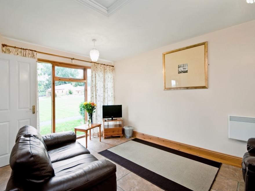 Cobble Cottage - W41945