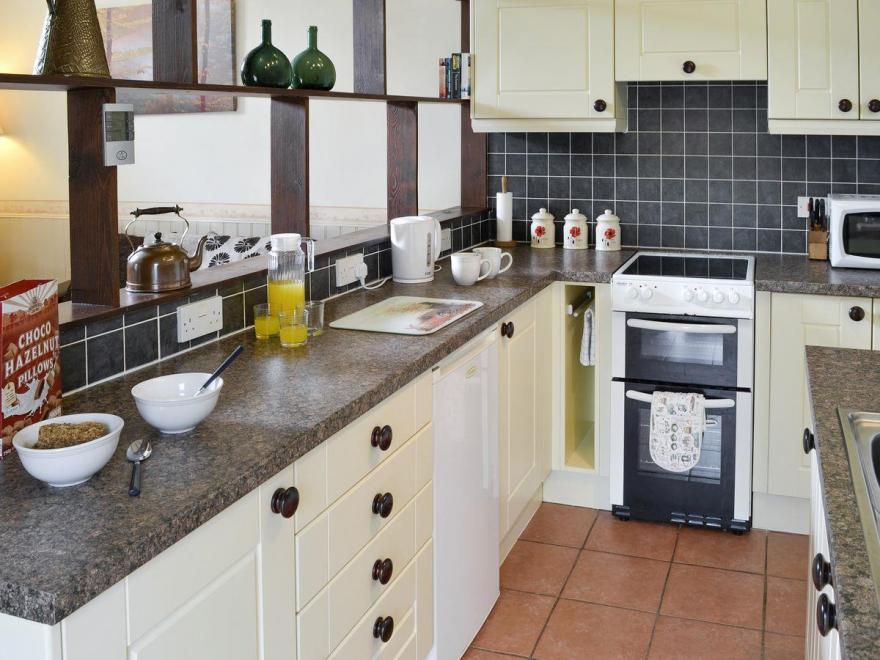 Oak Cottage - W42397