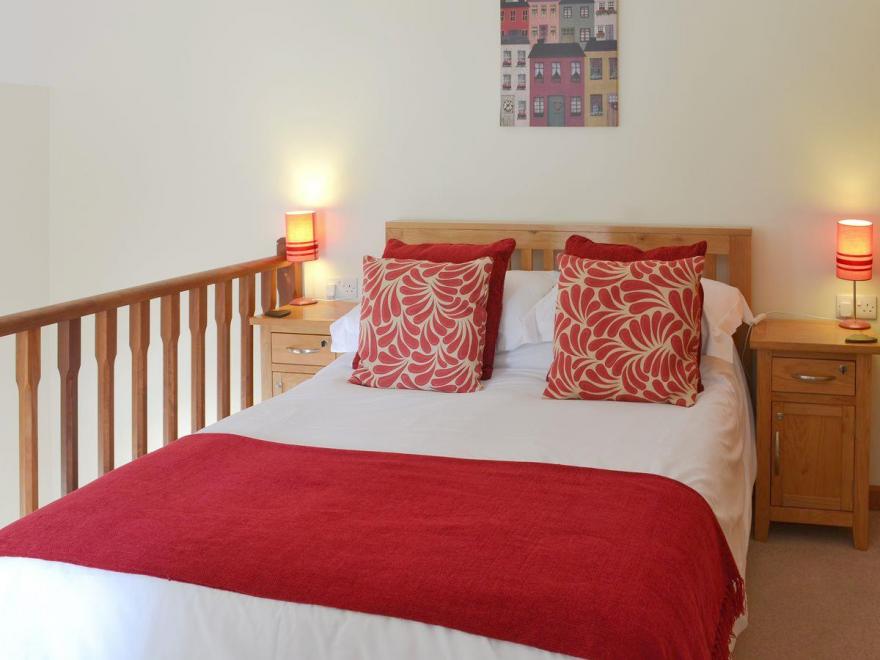 Virginia Cottage - 28108