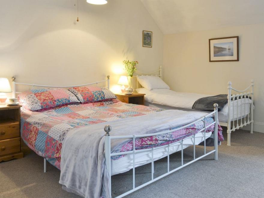 Primrose Cottage - W44288