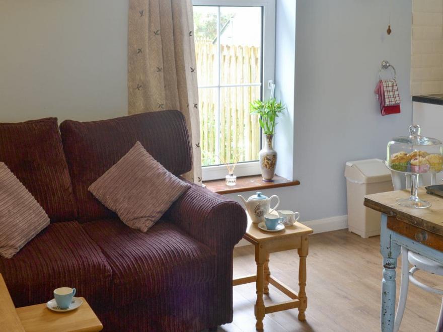 Garden Cottage - W44289