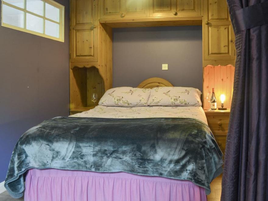 Garden Cottage - W44289