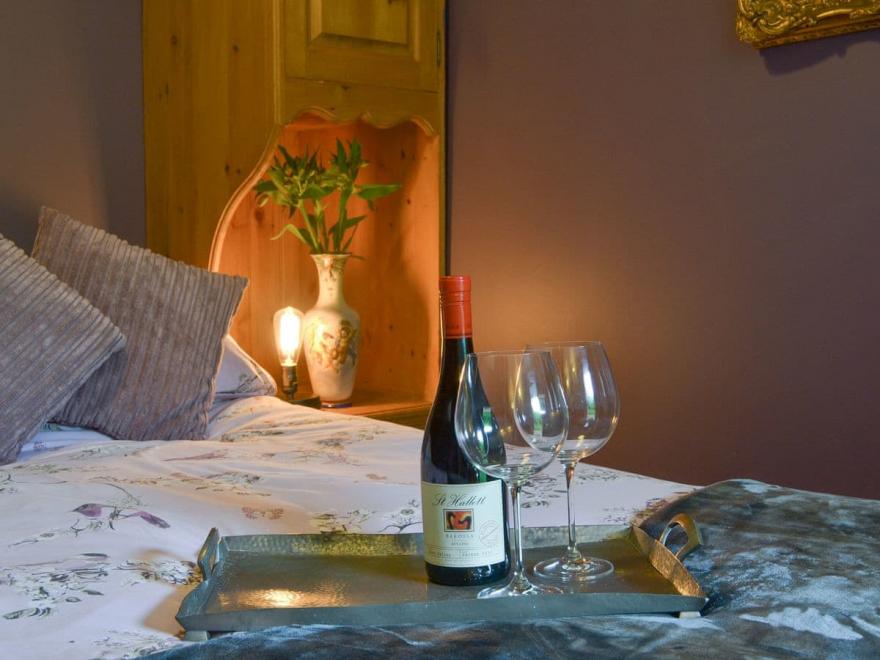 Garden Cottage - W44289