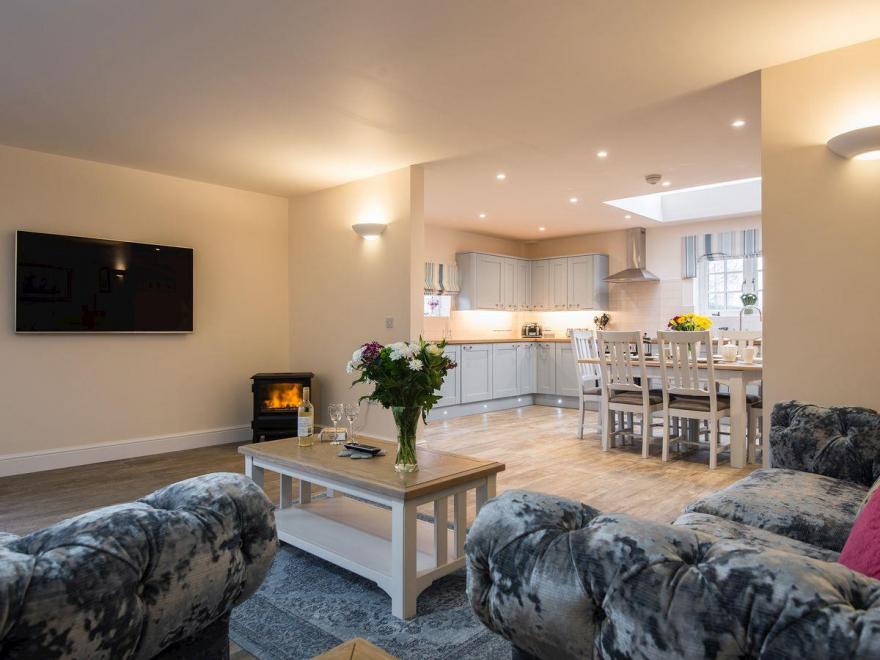 Field View - UKC2304