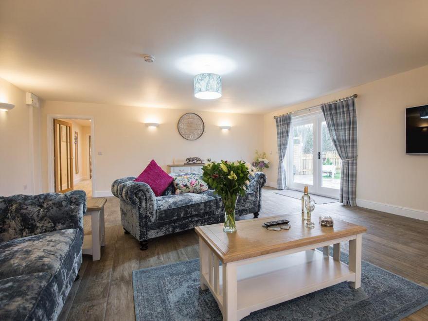 Field View - UKC2304