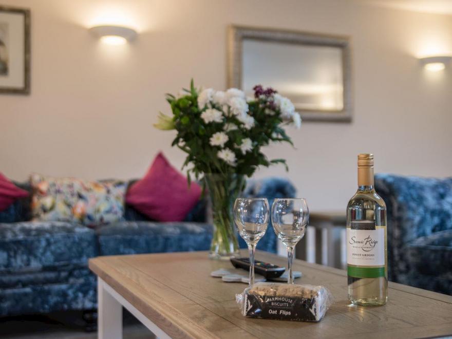 Field View - UKC2304