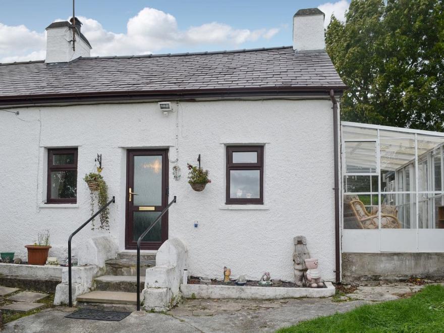 Ty Newydd Green cottage