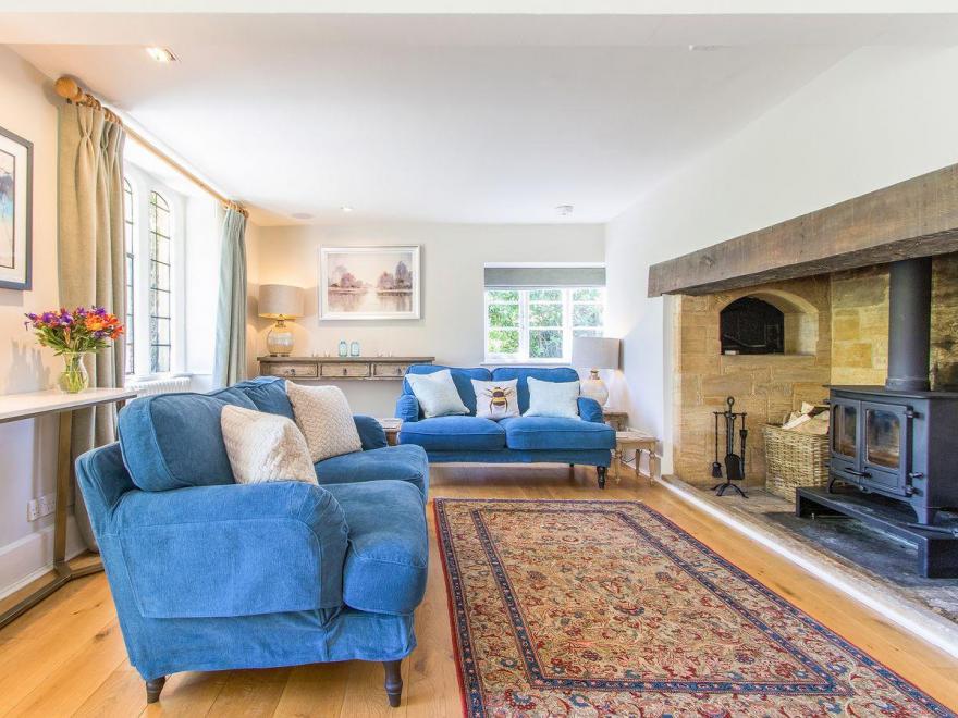 Dairy House - UKC2776