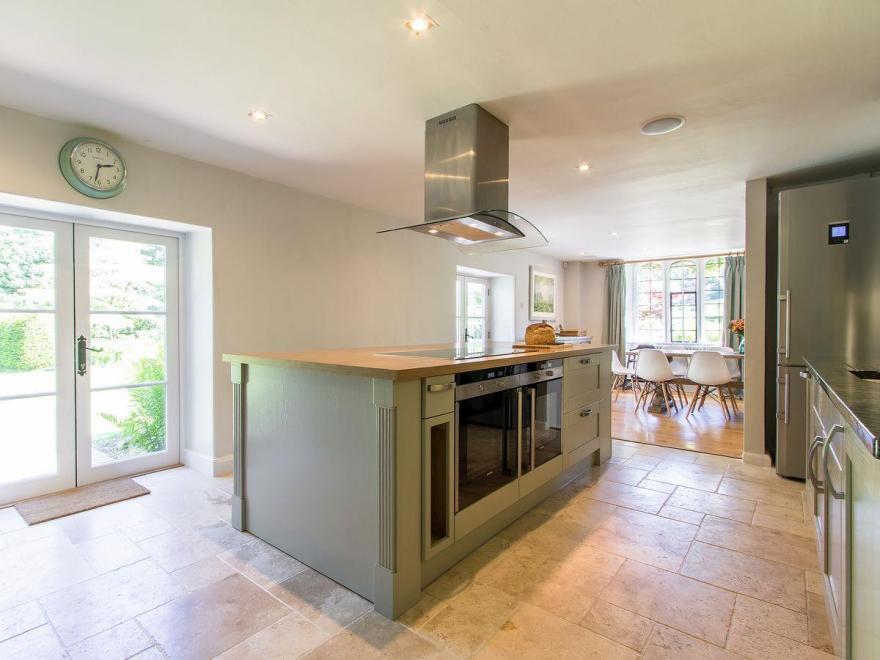 Dairy House - UKC2776