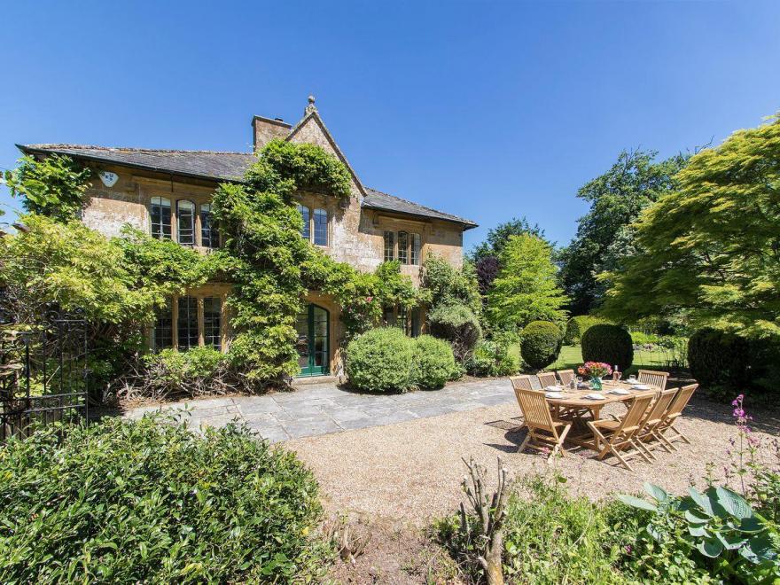 Dairy House - UKC2776