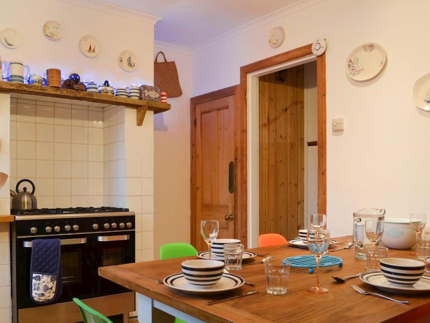 Solent Sea View Coastguard Cottage